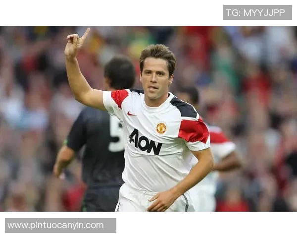 足球明星精彩摆台姿势视频展现球场魅力与个人风采的完美结合